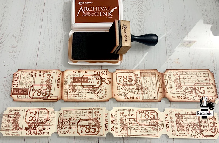 Archival Ink Sepia mit Blending Tool, um Papier einzufärben.