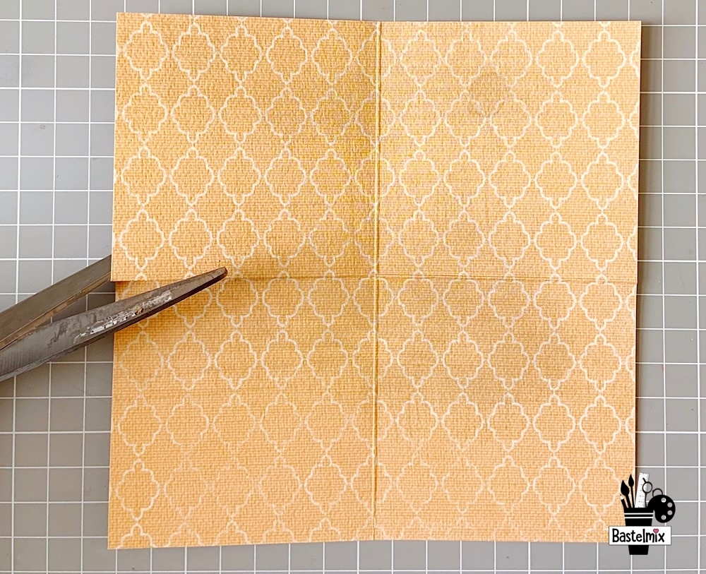 Papier einschneiden - Bastelanleitung Minibuch