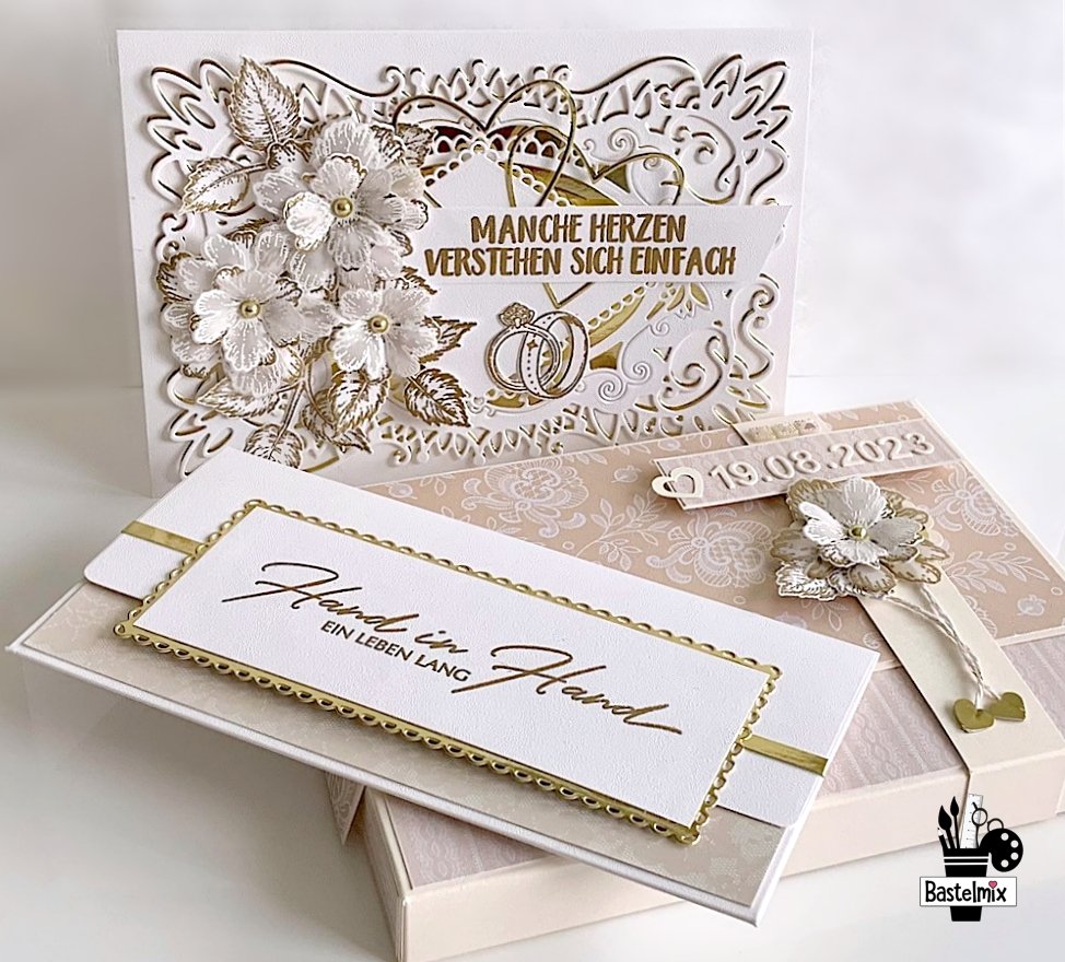 Geschenkset zur Hochzeit in weiß-gold, mit Hochzeitskarte, Geldumschalg und Verpackung.