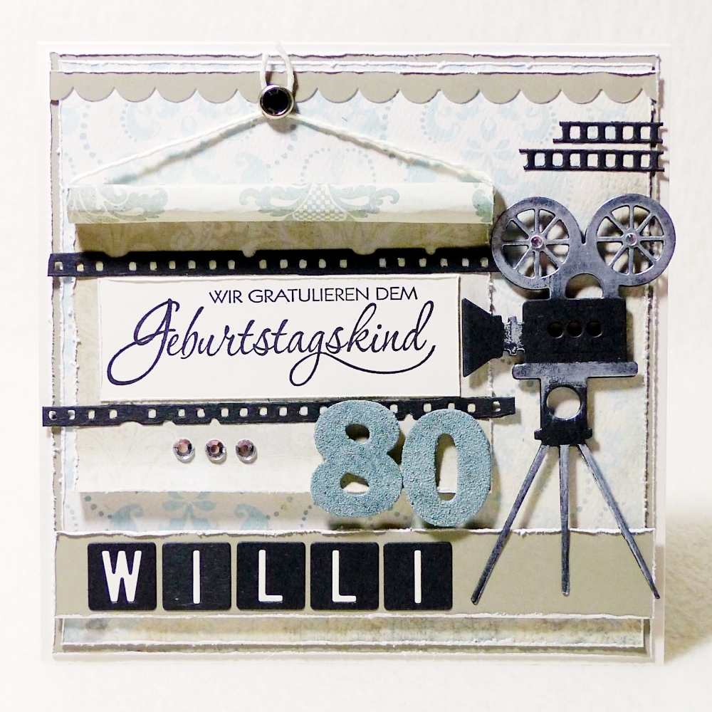 Geburtstagskarte für einen Mann zum 80. Geburtstag zum Thema Film. Mit Kamera und Filmstreifen und einer gerollten Leinwand.