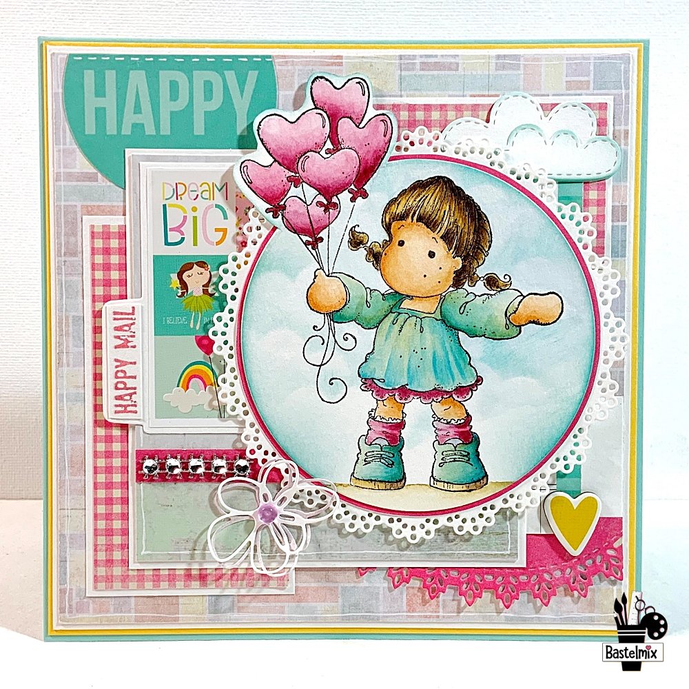 Fröhliche Geburtstagskarte mit Stempelmotiv "Tilda with Heart Balloons" in rosa-türkis.