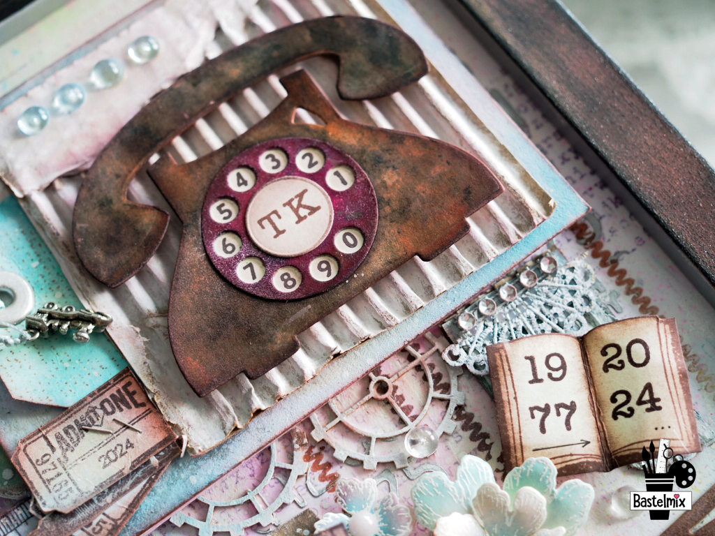Ausgestanztes Telefon "Ring me" von MFT in einem selbst gestalteten Bilderrahmen als Abschiedsgeschenk für eine Sekretärin. 